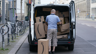 Amazon Mumbles ‘Sorry’ for Denying That Its Workers Pee in Bottles, Says Uber and UPS Drivers Do It, Too